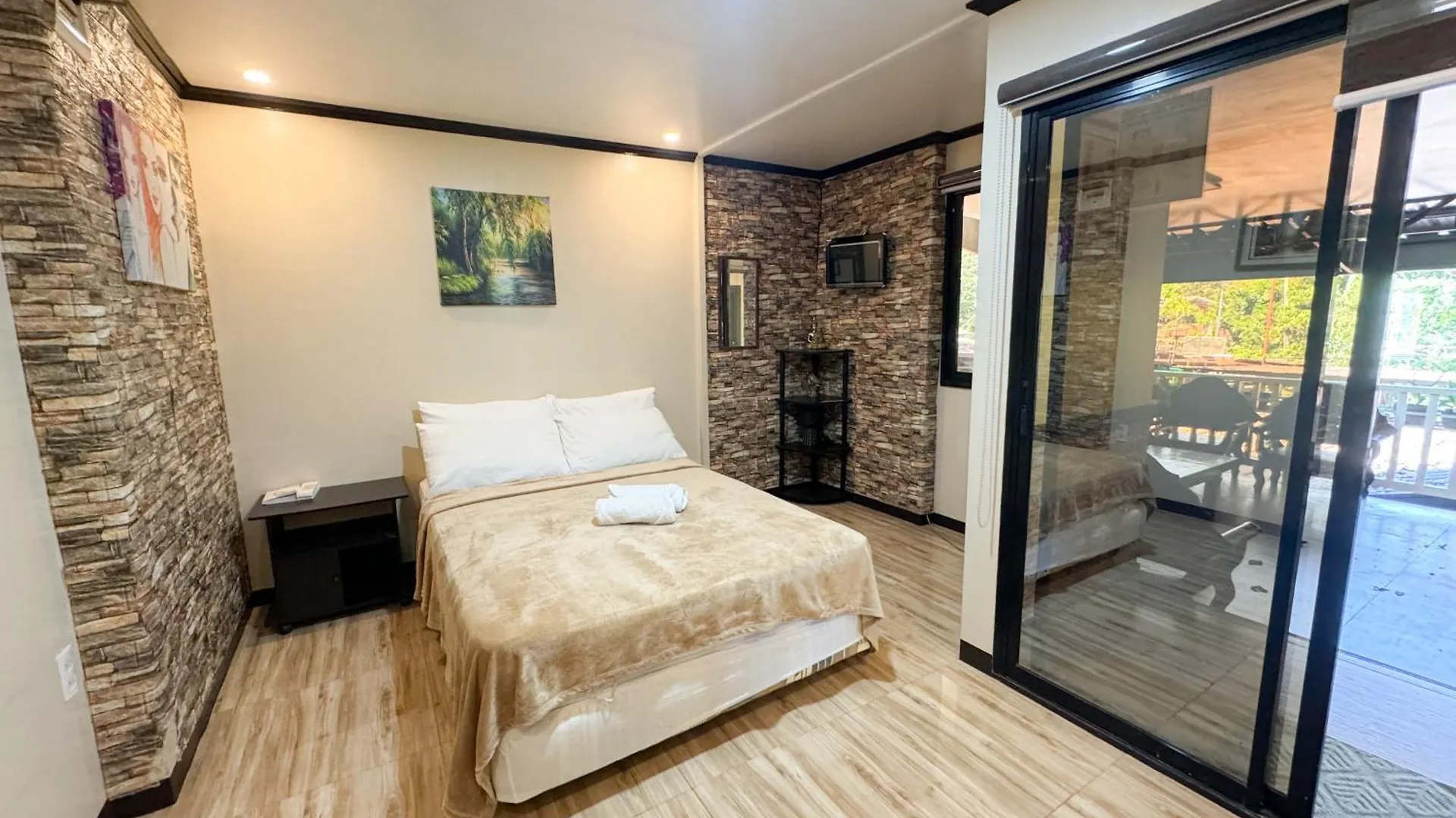 Nazarene Apartelle -R5 Samal